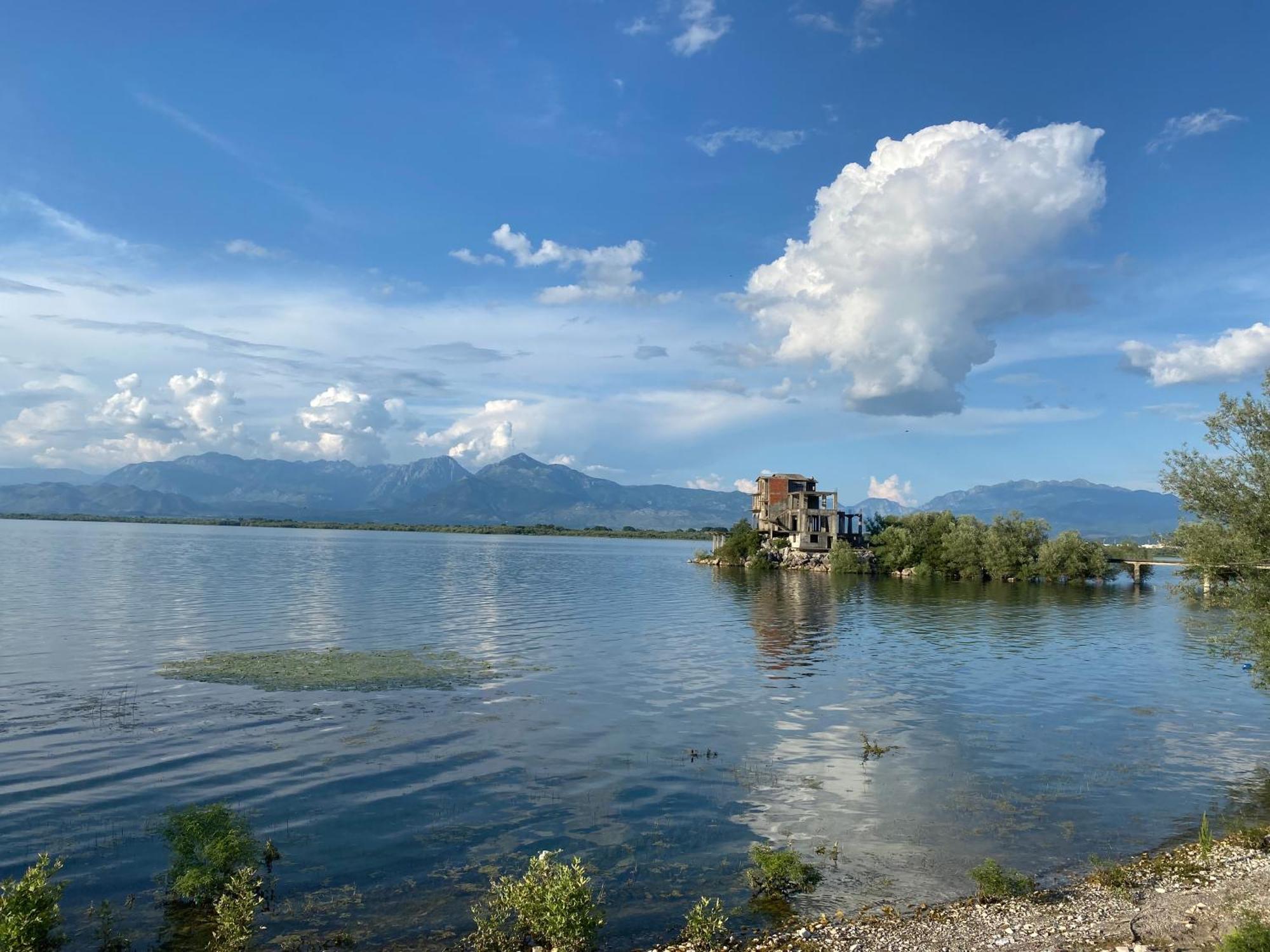 Rupa Guest House Camping Shkodër エクステリア 写真